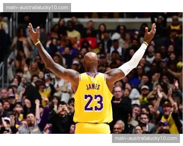 湖人近期防守效率提升 近6场净效率达9.2分进步明显 湖人近期防守效率提升 近6场净效率达9.2分进步明显